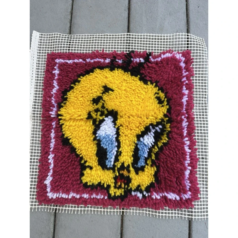 National Yarn Crafts Looney Tunes Hook Rug Tweety Bird - Completed Wall Decor